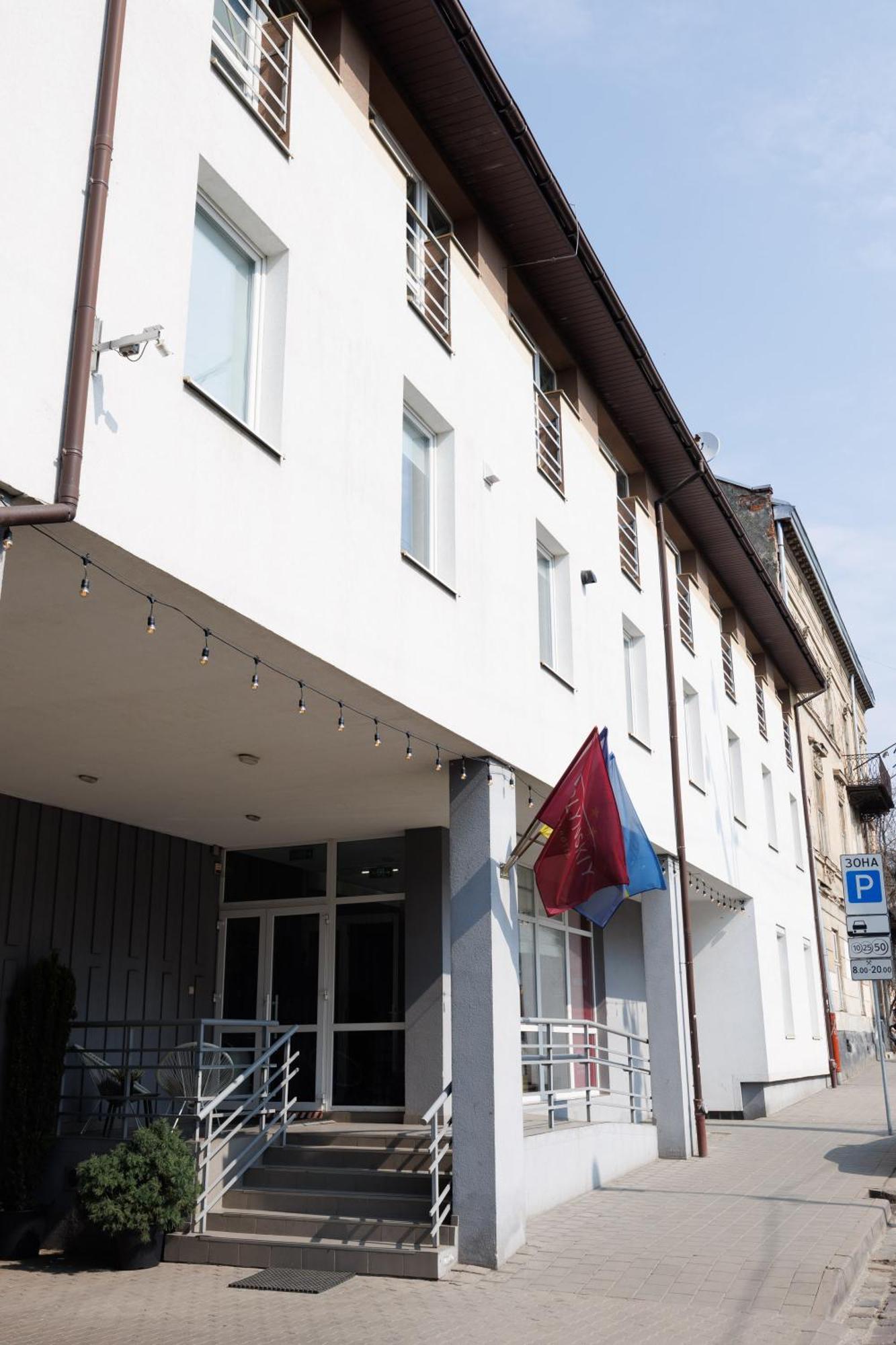 Hotel Dolynskiy Lviv Exterior photo